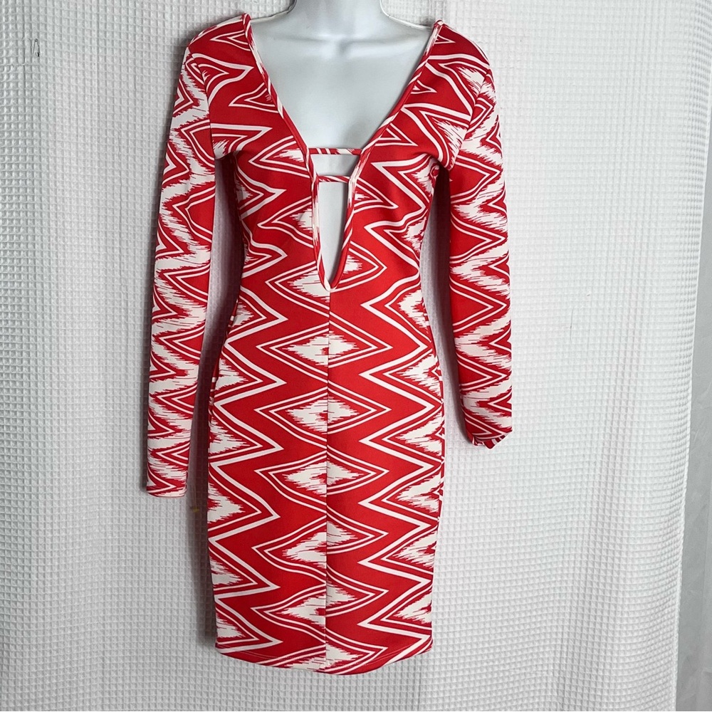 Elegant Red Zigzag Long Sleeve Dress